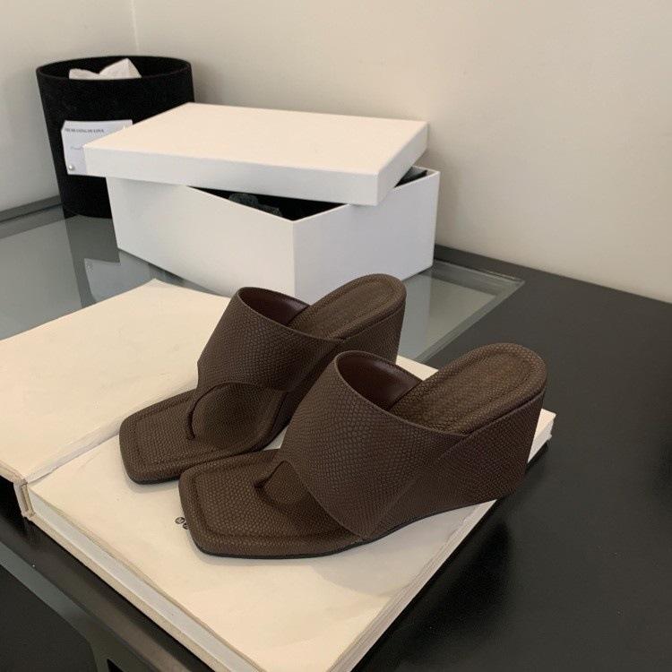 Open-toed wedged flip-flops shoes women's shoes wear 2025 summer high-heeled square-head French sandals
