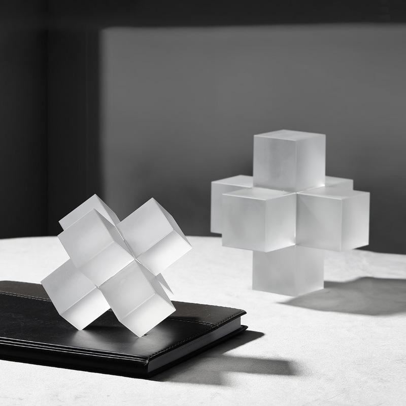 Moderne minimalistische Kunst, dreidimensionale geometrische Glas-Transparent-Kreuz-Ornamente, Wohnzimmer, Arbeitszimmer, Büro, Dekoration, Einrichtungsgegenstände