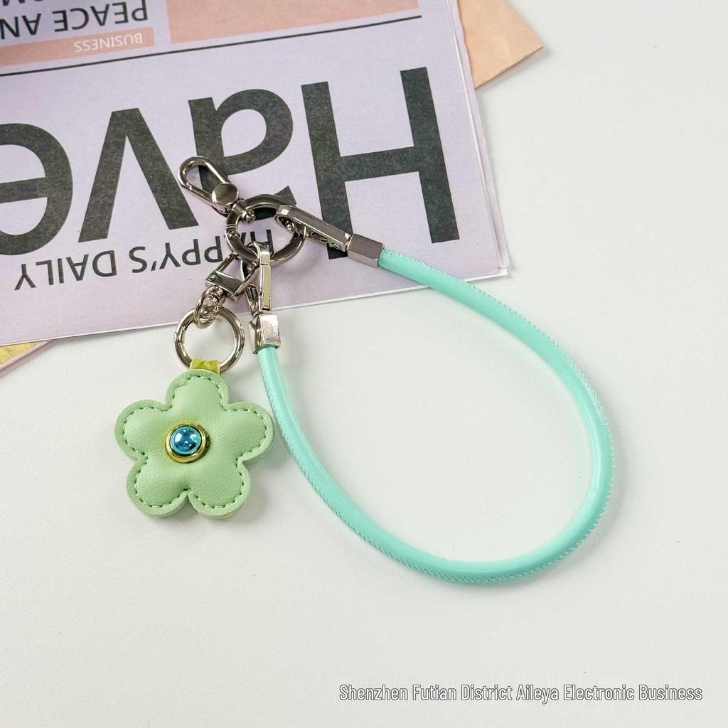 Cross-Border PU Leather Sunflower Keychain and Phone Lanyard, Color-Blocked Flower Pendant for Women's Bags.