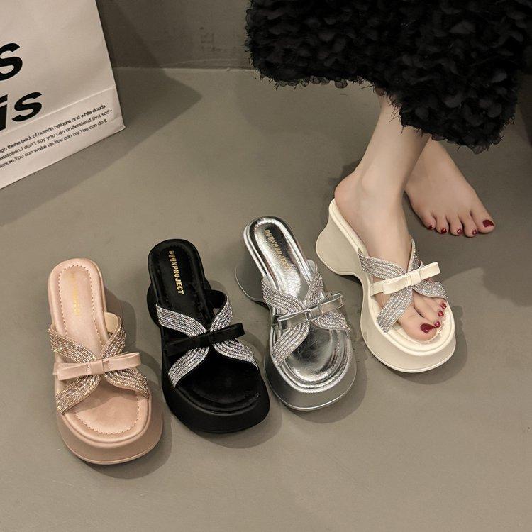 Beautiful rhinestone slippers with bow, women wear new holiday fairy style super high and cool slippers in summer