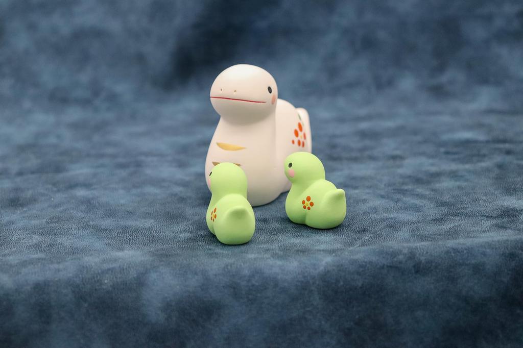 Yakushi Kiln 2025 Zodiac Year of the Lucky Snake Plum Blossoms and Parent and Good Luck Snake, Nishiki-sai, (Red Child) (Includes Sticker)