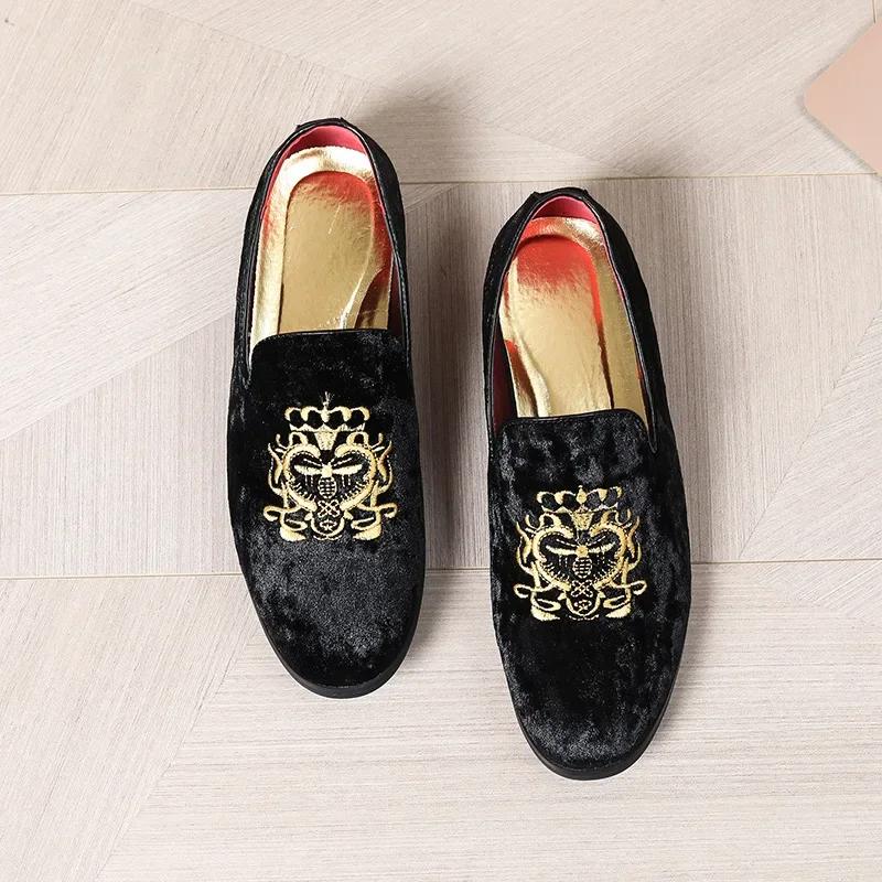 New Designer Men Suede Leather Casual Shoes Fashion Embroidery Flat Leisure Shoes Man Slip-on Loafers