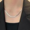 Goldene Schlüsselbein Kette Flache Schlangenknochen Halskette für Damen, 18 Karat Vergoldet, Schlicht und Elegant, mit Ein Raffiniertes Gefühl