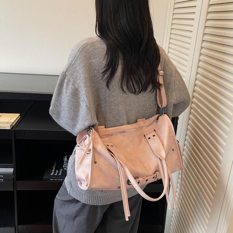 Large-capacity Retro Crossbody Bag for Fashionable Travel and Outings