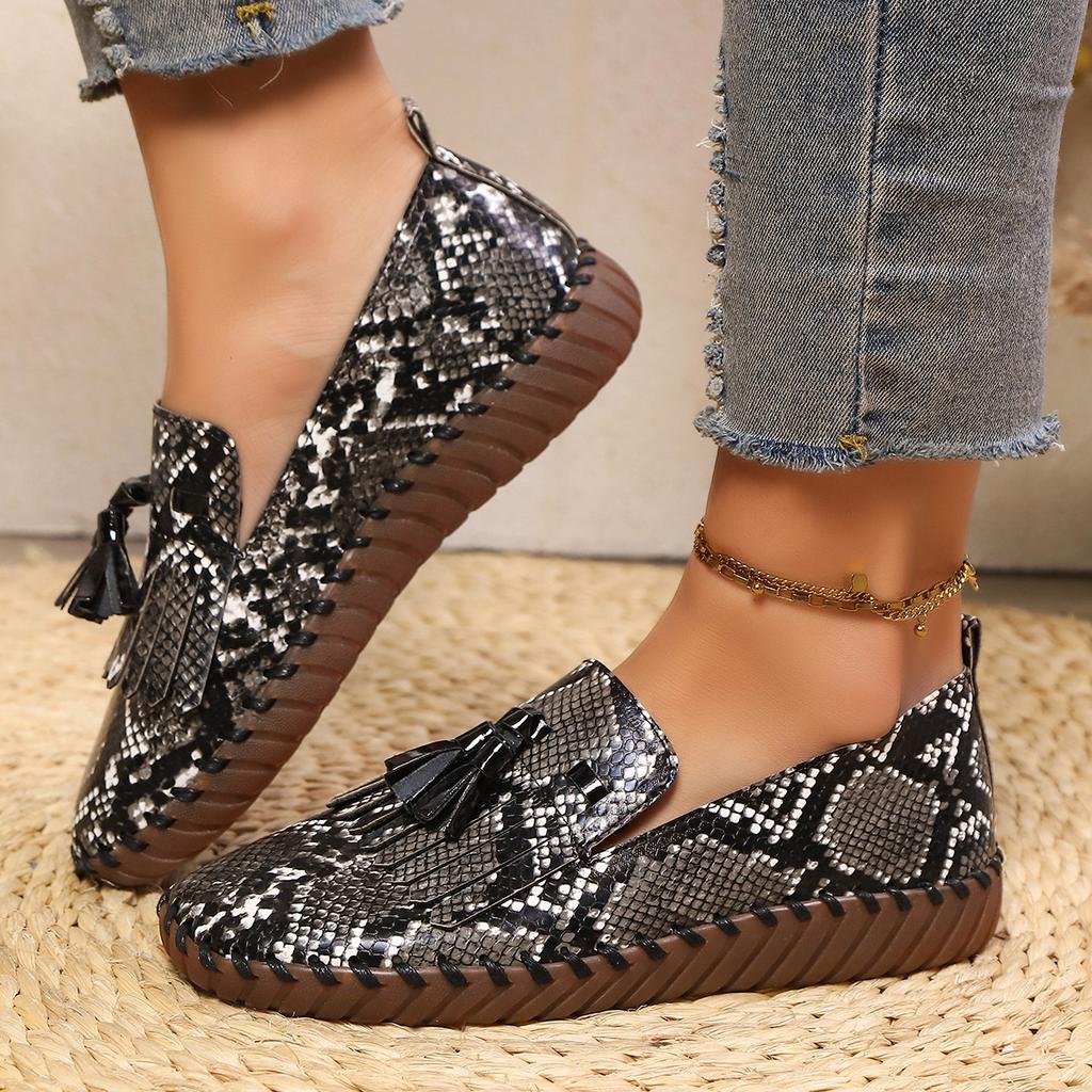 Fashion Tassel Loafers Pure Hand-sewn Bottom Round Head Casual Single Shoes Women's Soft Sole Solid Color One-pedal Shoes Large Size