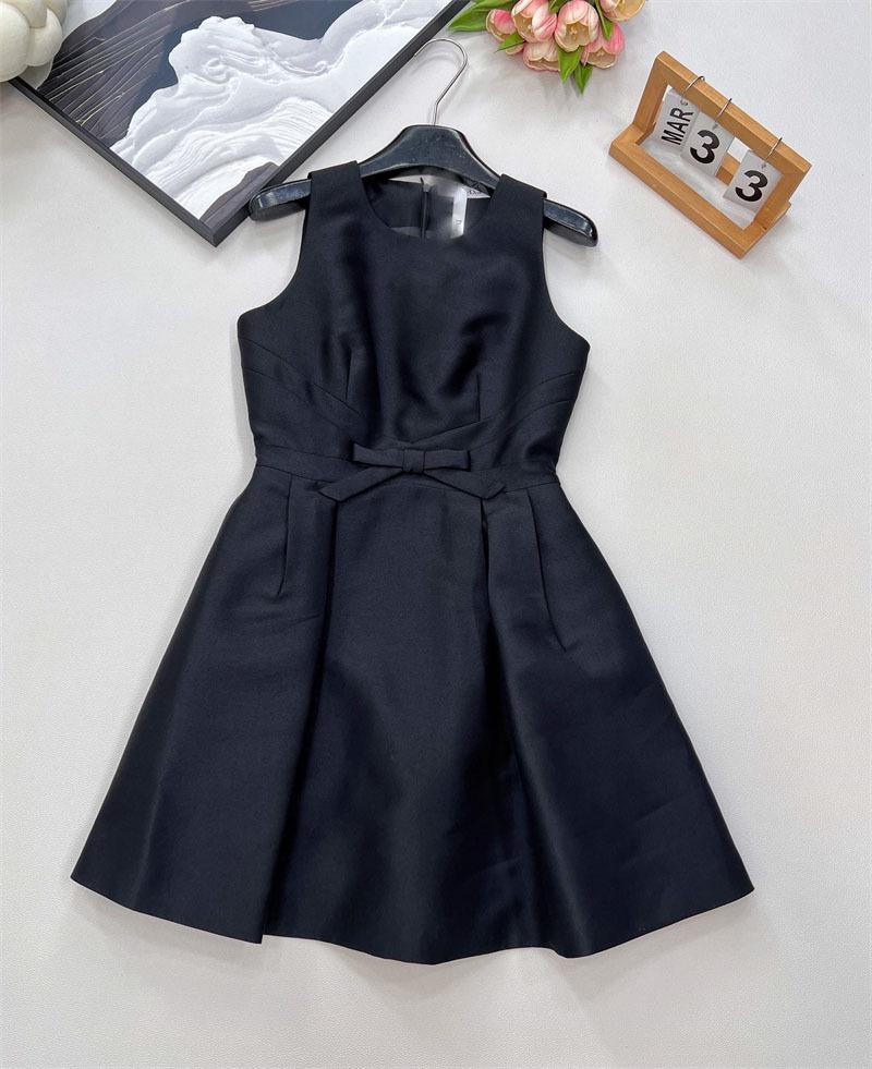 Elegant Sleeveless Spring Dress with Bow Decoration