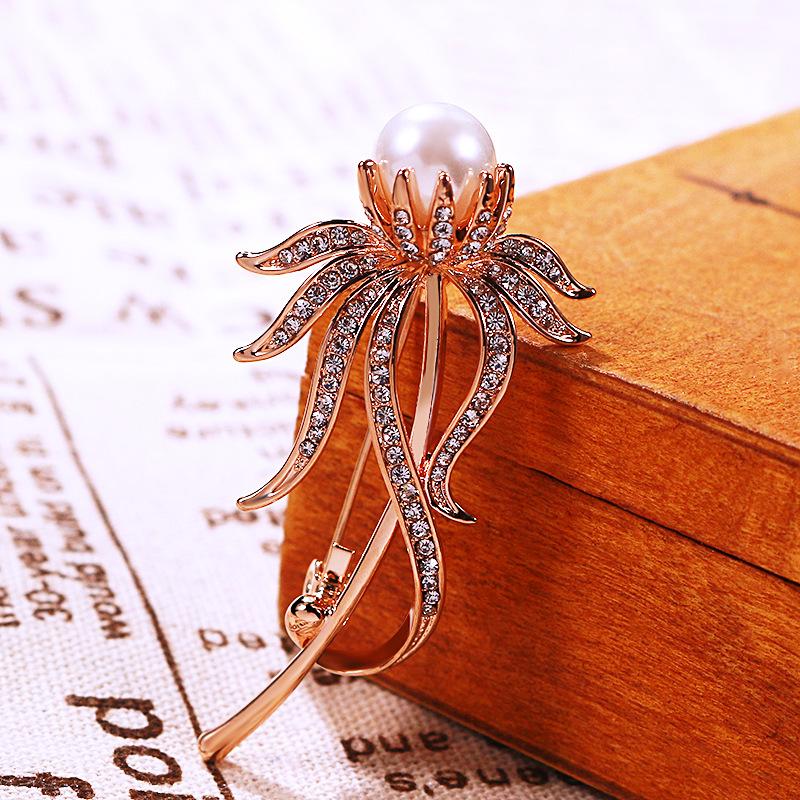 Bo Xin Yun Rhinestone  Pearl Flower Brooch - Elegant Fashion Accessory.