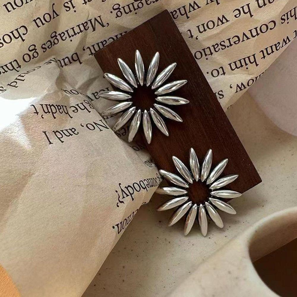 Stylish Exaggerated Sunflower Earring Non-Fading Elegant Floral Stud Earrings Hypoallergenic Statement Jewelry for Women