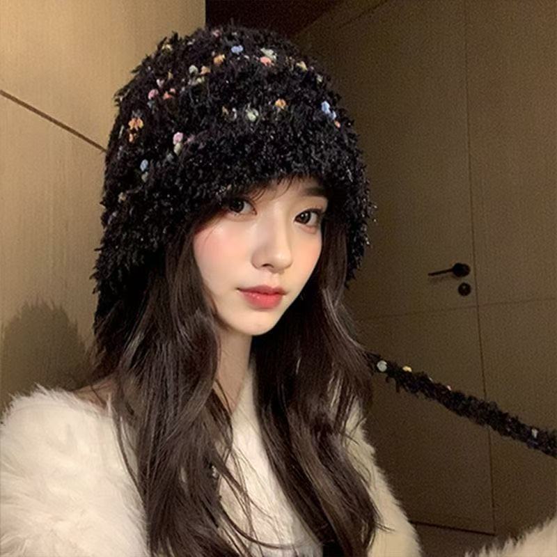 Korean style cute woolen hat for women, warm knitted hat with straps and ear flaps, popular outdoor beanie for autumn and winter.