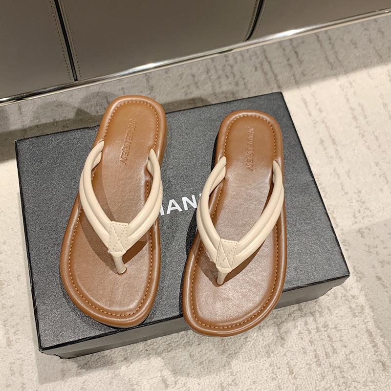

2025 flip-flops women s summer new slippers beach shoes color matching wear Korean version versatile flat bottom pinch feet cool fashion outdoor 39 бежевий