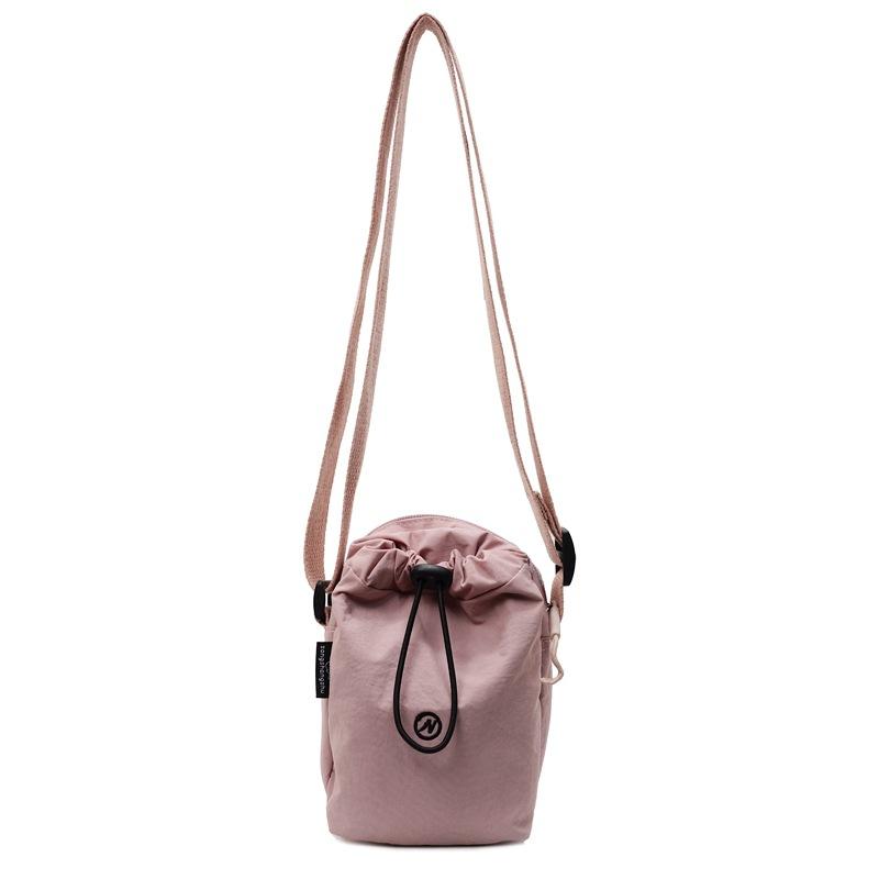 

2025 new super fire fashion simple sports wind light walking bag casual versatile work travel messenger women s bag
