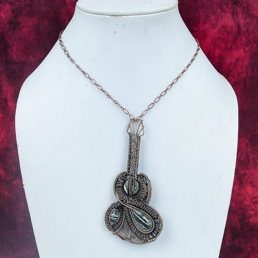 Zielony szwajcarski opal wisiorek wisiorek gitara miedziany drut owinięty kamień szlachetny biżuteria