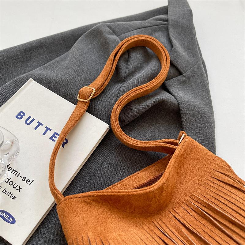 Geantă cu ciucuri de damă