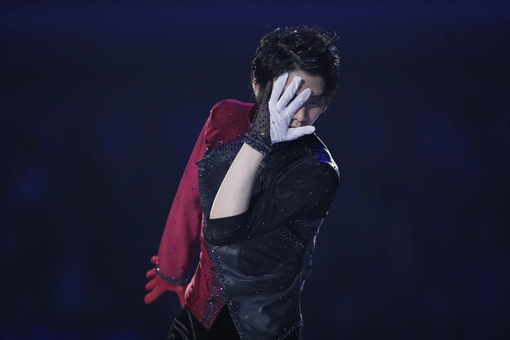 KISS & CRY Special Edition Yuzuru Hanyu POSTCARD BOOK Hearts (TOKYO NEWS MOOK)