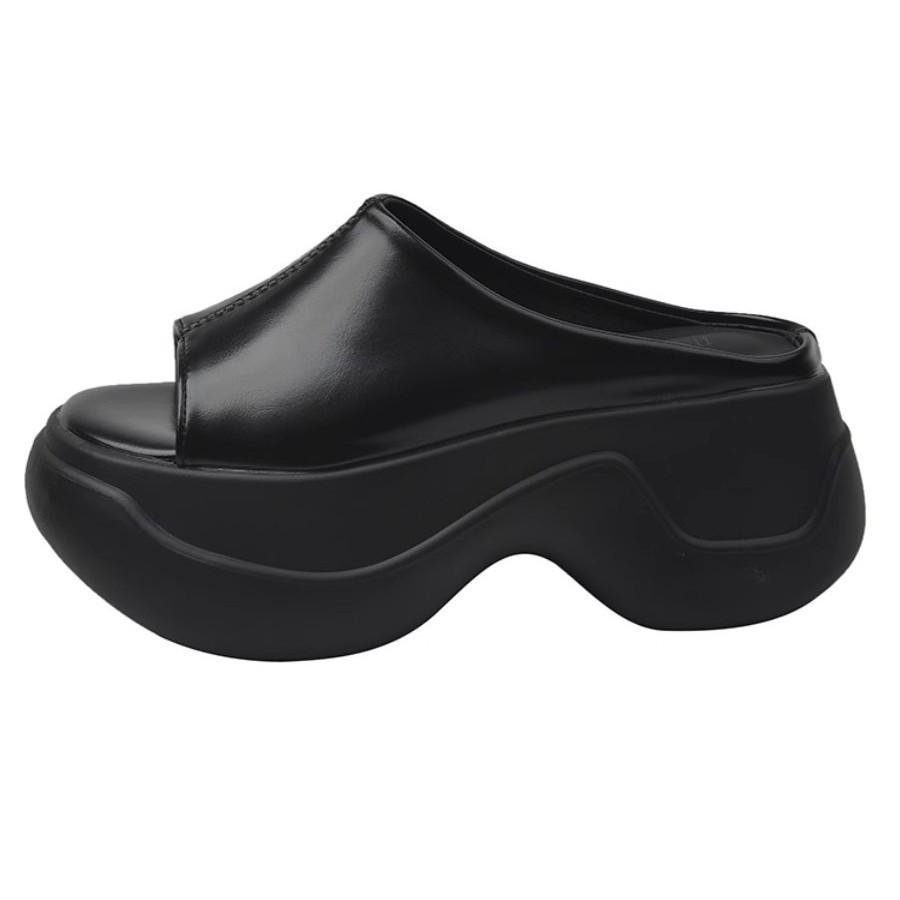 Muffin Thick-bottomed Cool Slippers for Women's Summer Wear 2025 New European Station Niche Small Person Height Beach One-word Drag