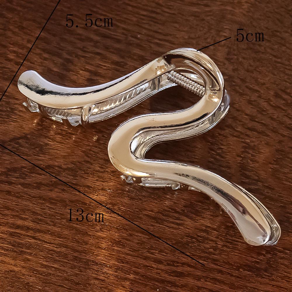 

2024 Большой металлический текстурный зажим-краб для высококлассной прически - Нишевый дизайн для женщин