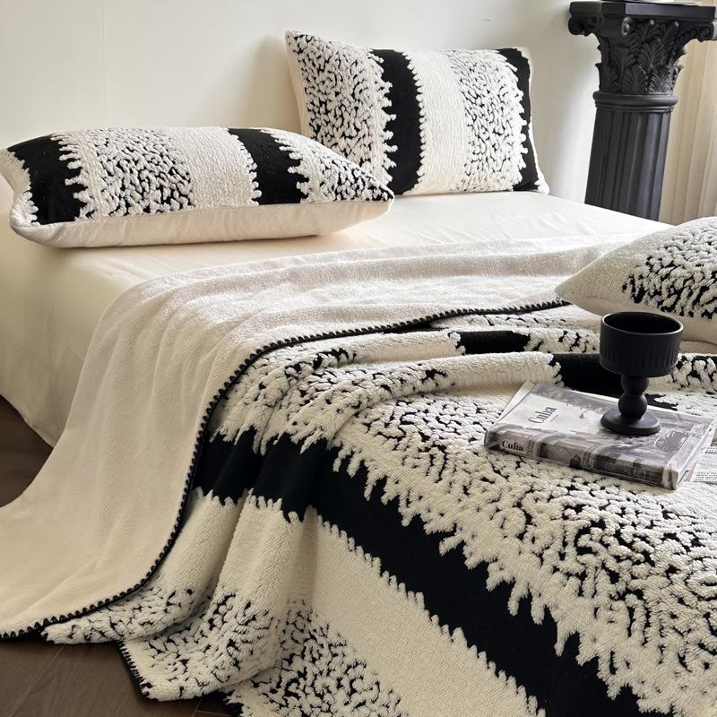 Cationic blanket solid color autumn and winter plush blanket office lunch break blanket warm home