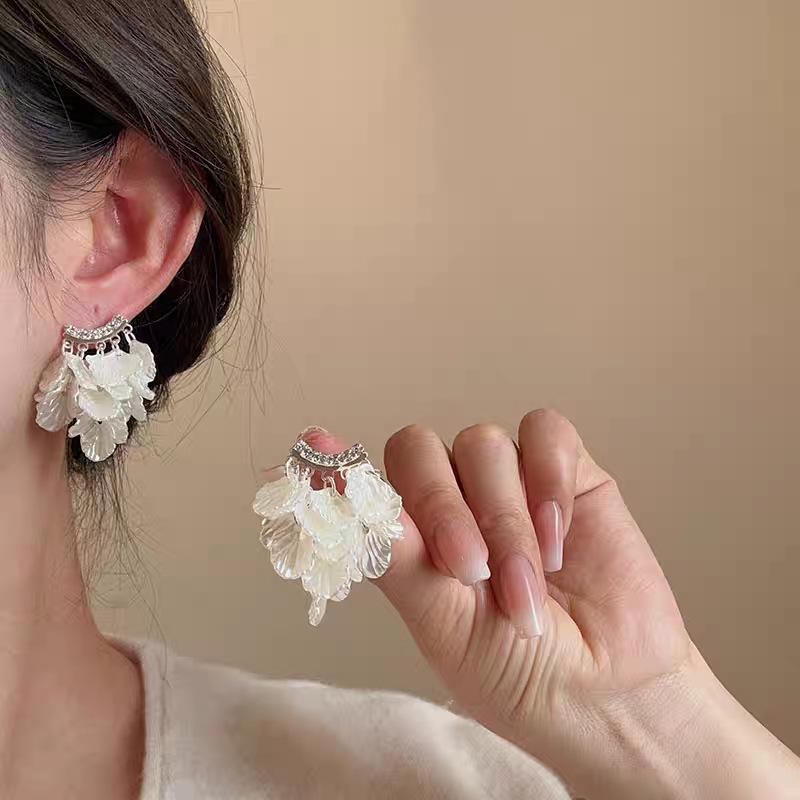 Elegant Grape Cluster and Wheat Ear Tassel Earrings for Women - Fashionable and Versatile Slimming Ear Jewelry