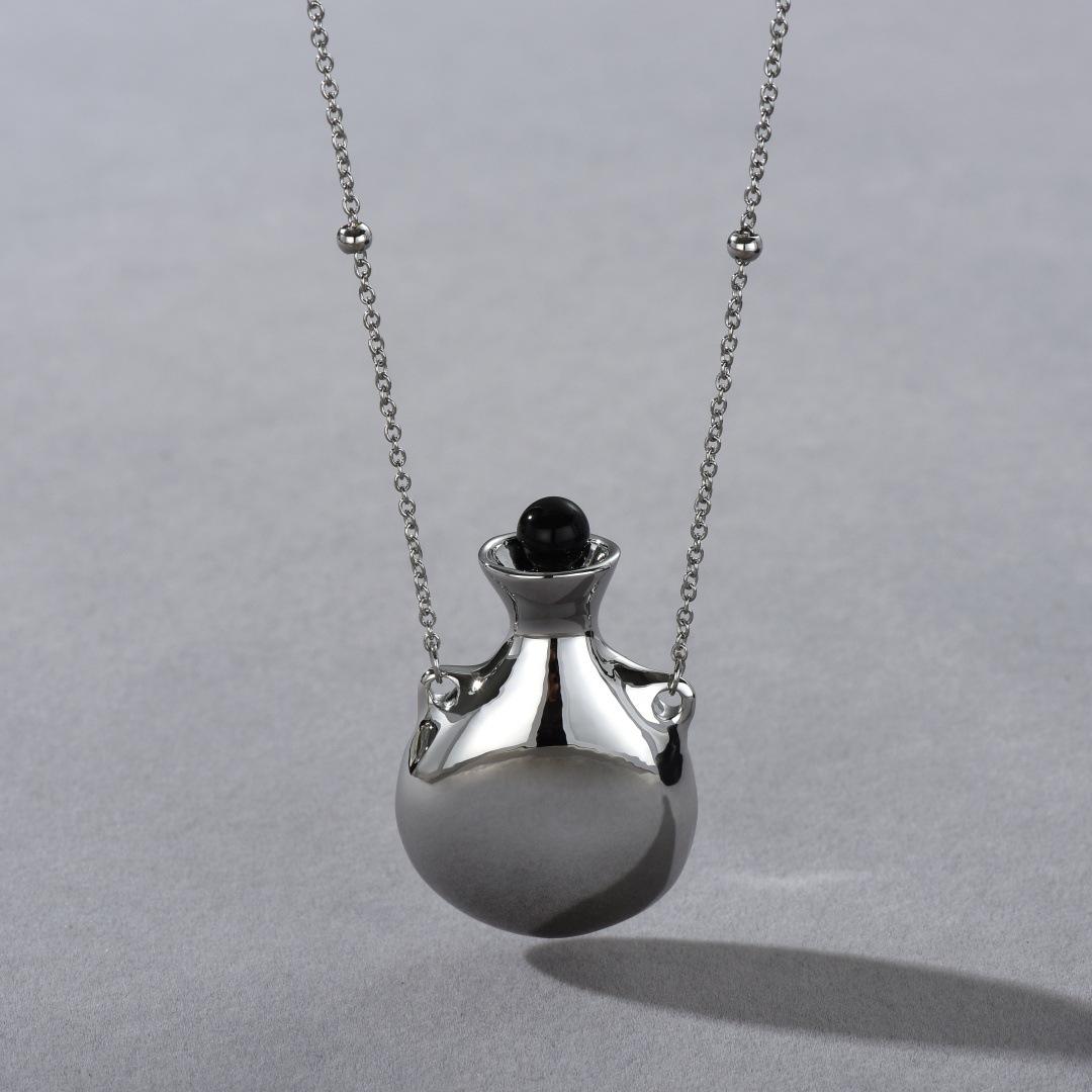 

Premium Silver Perfume Bottle Long Sweater Chain Light Luxury Simple Must Have Unique Personality Necklace