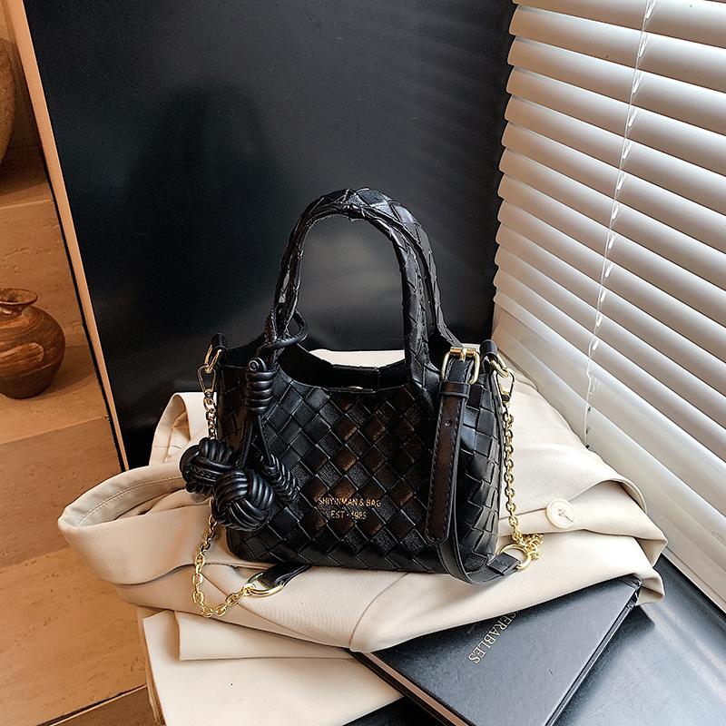 Niche Handwoven Bag Chain Small Bag Women's Super Fire Exquisite Hand Bag Shoulder Messenger Bag Vegetable Basket Women's Bag