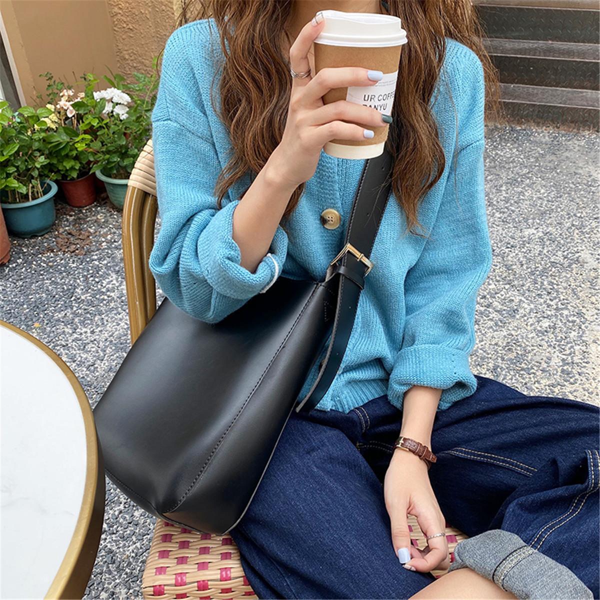 

Crossbody Bag Women s New Large-capacity Shoulder Bag чорний