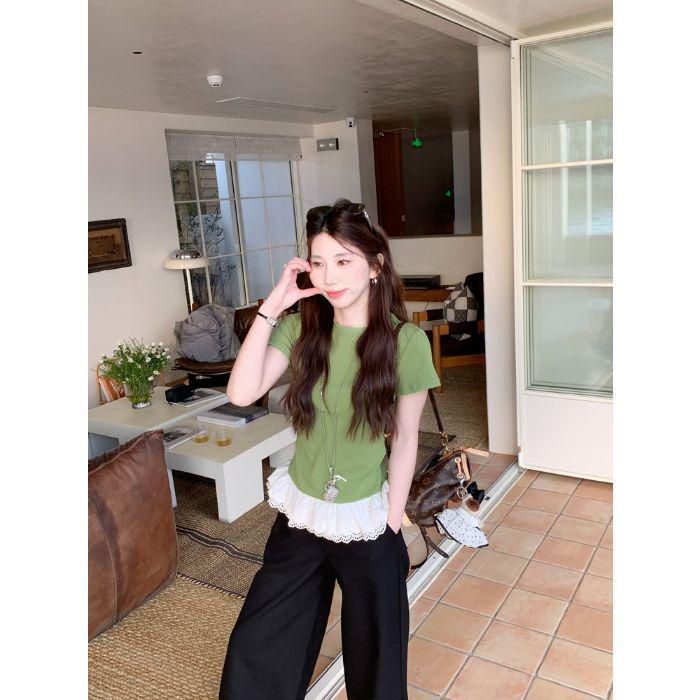 

Женская летняя приталенная футболка 2025 года с цветными блоками и кружевной отделкой Small зелёный