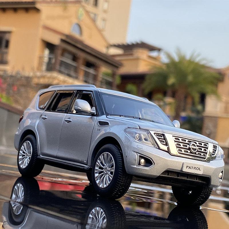 1/32 Nissan Patrol SUV Alloy Car Model Diecasts Metal Toy Vehicles Car Model Collection Simulation Sound and Light Kids Toy Gift