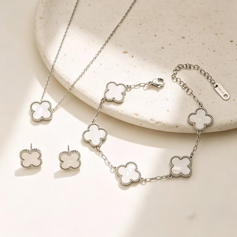 18 Karat Glücksklee Schmuckset: Vierblättriges Kleeblatt Halskette, Armband und Ohrringe