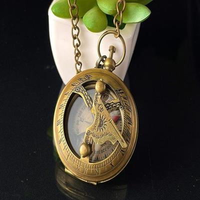 Bussola in Ottone con Pulsante a Pressione con Catena Bussola Nautica a Meridiana Regalo da Scrivania Migliore per Regalo Oggetti da Collezione, Regalo di Natale, Regalo di Compleanno