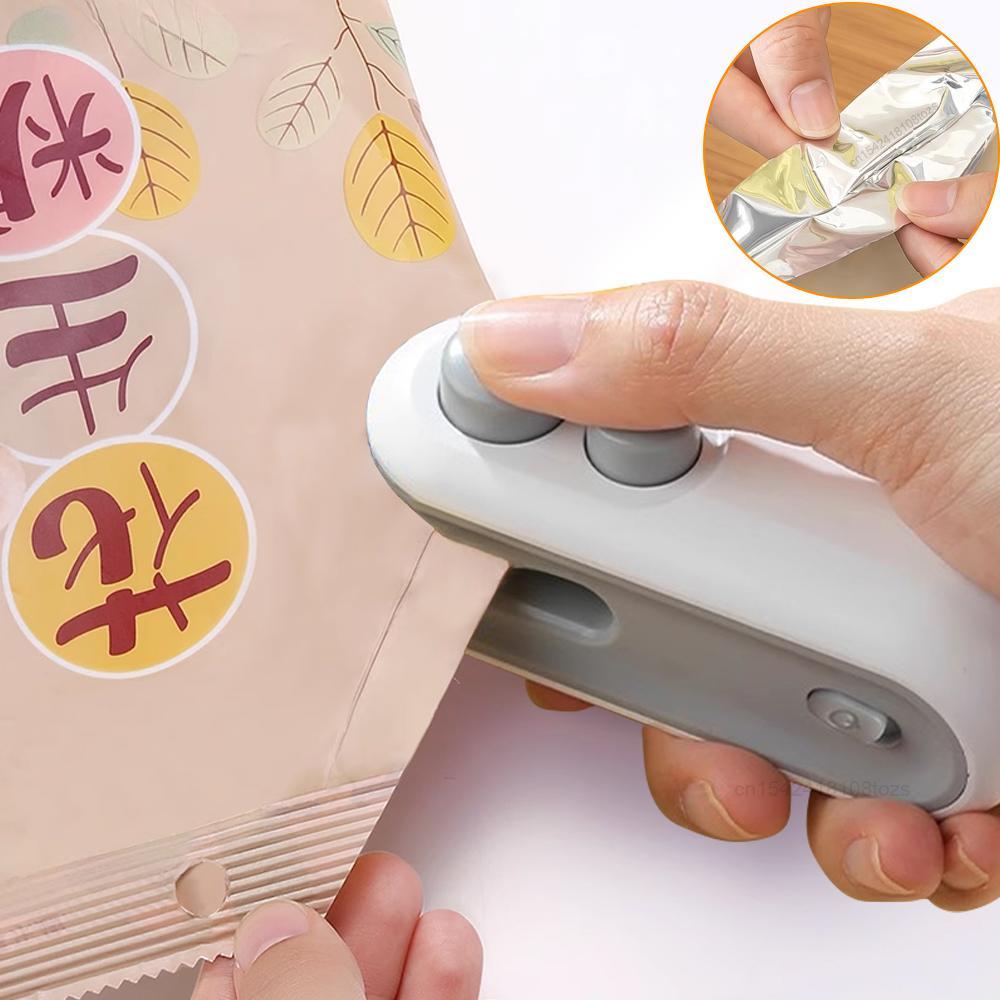 

Міні-запаювальна машина 2IN1 USB Перезаряджуваний термозапаювач Сумка для зберігання Пластиковий пакет Харчовий запаювач Затискач Сумка Ручний термозапаювач харчових продуктів білий