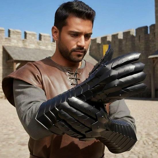 Handmade Nazgul Etched Steel Gauntlet Gloves, Black Gothic Medieval Hand Armor for Cosplay and Fantasy Display