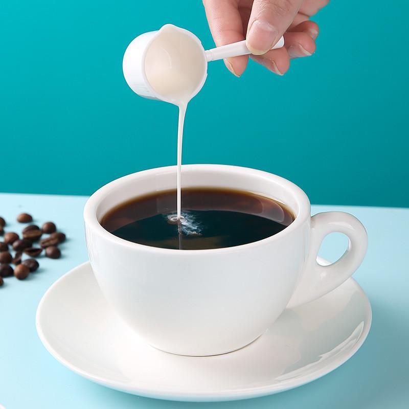 Modern Minimalist Plastic Coffee Bean Scoop With Long Handle For Home Brewing And Baking