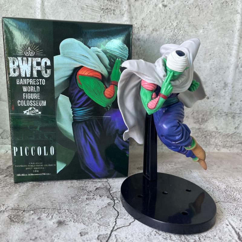 Around the Dragon Ball, the figure of the Great Demon King of Bick was assembled, and the Piccolo doll was a super Saiyan ornament as a birthday gift.
