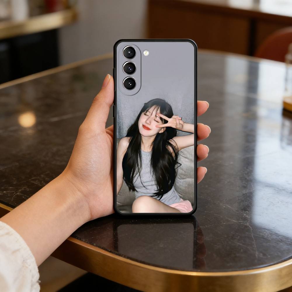 Chinese actress lusi Rosy Zhao Phone Case For Samsung S25,24,23,22,30,21,10,9,Ultra,Plus,Lite,FE,4,5 G Soft Black Case