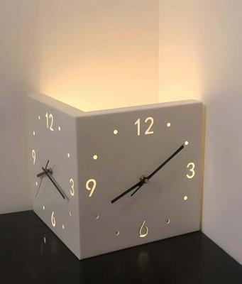 Moderne Eckwanduhr, Stilvolle beidseitig leuchtende Wanduhr, Sensor-leuchtende Eckwanduhr, Stumme Wanduhr