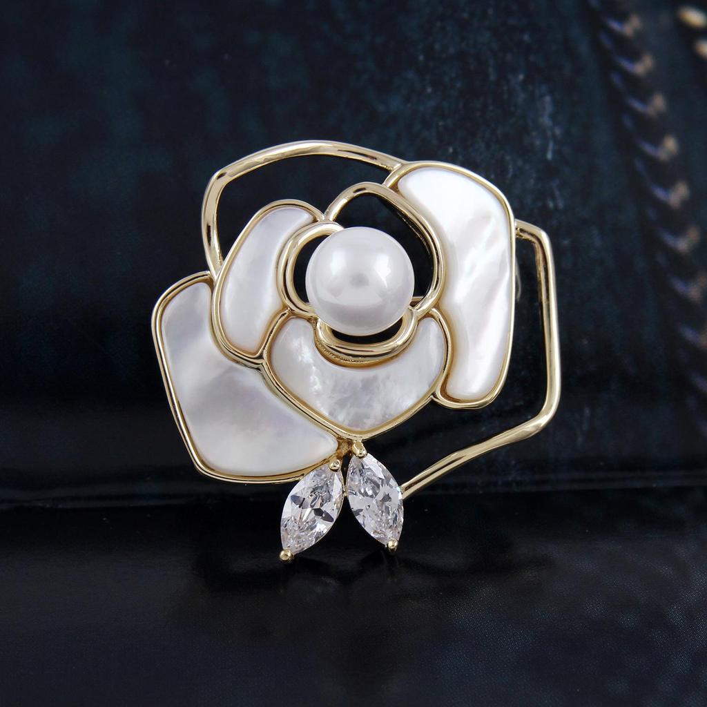 High-End Natural Shell Butterfly Camellia Pearl Brooch for Women
