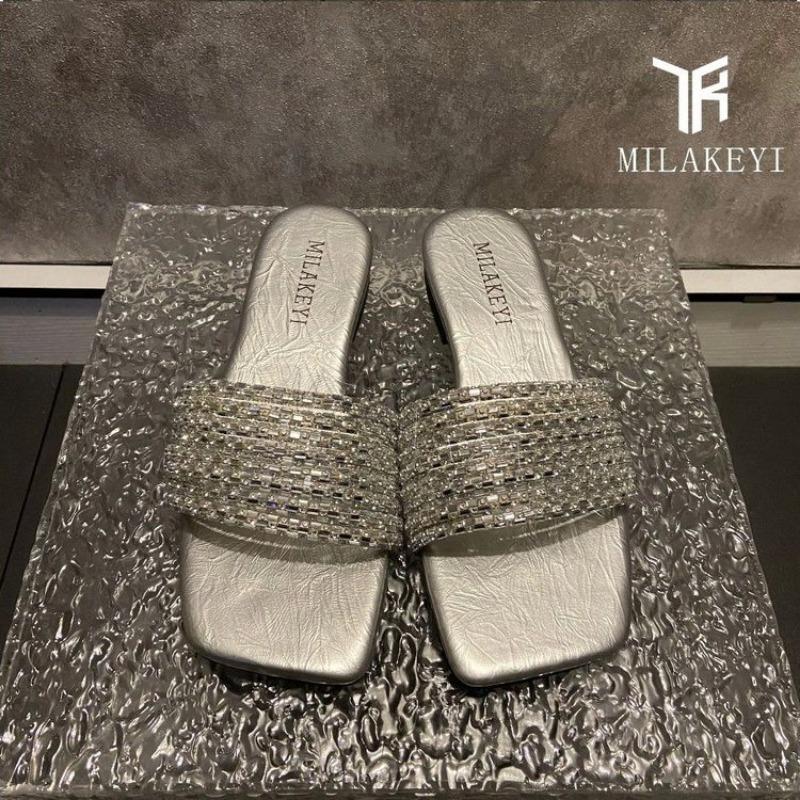 2024 Women's New Slippers Luxurious Rhinestone Designer Women's Fashion Summer Casual Open Toe Flat Beach Slippers