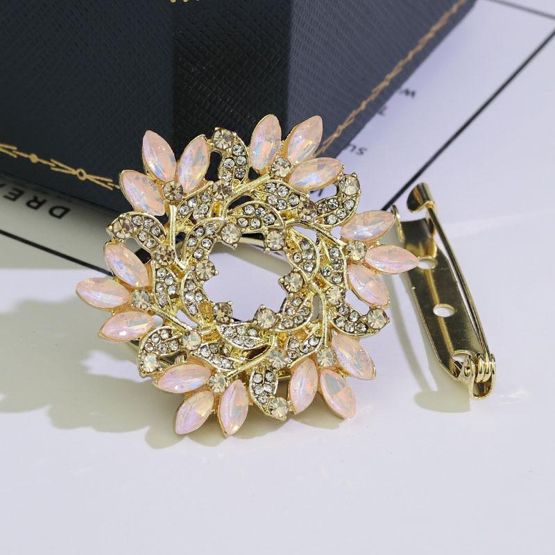 

Elegant Dual-Use Leaf Wreath Brooch & Scarf Buckle for Cashmere Shawls