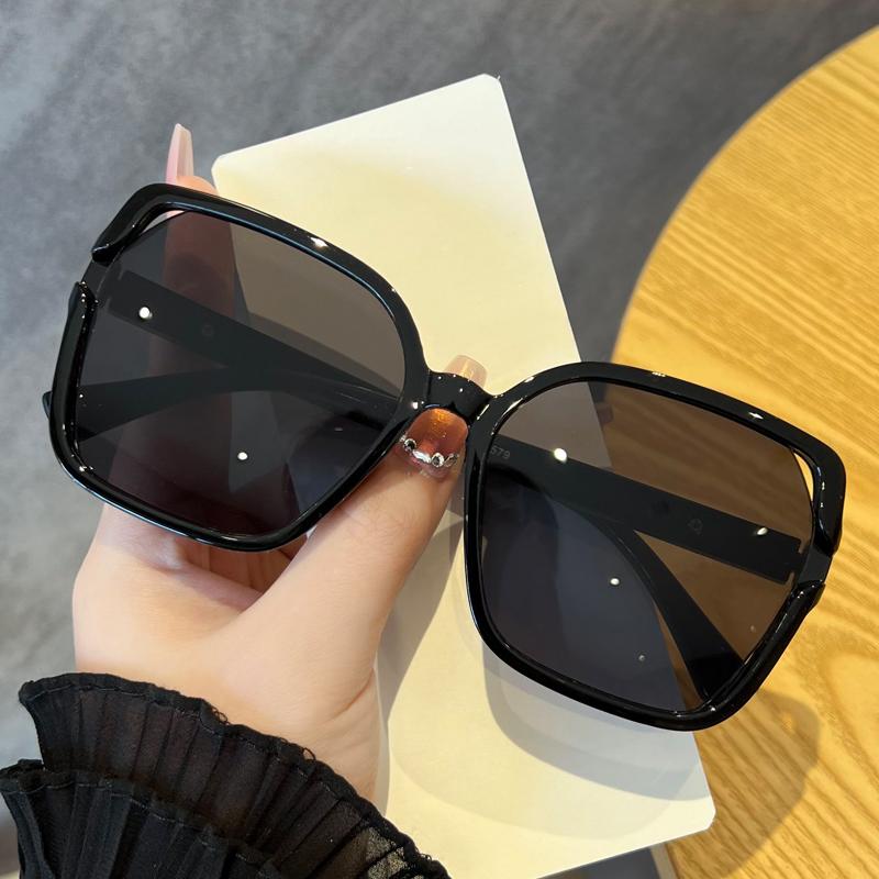 New Luxury Glamour Sunglasses for Women and Men Designer Famous Brand Glasses Square Stylish Trend Eyewear UV400