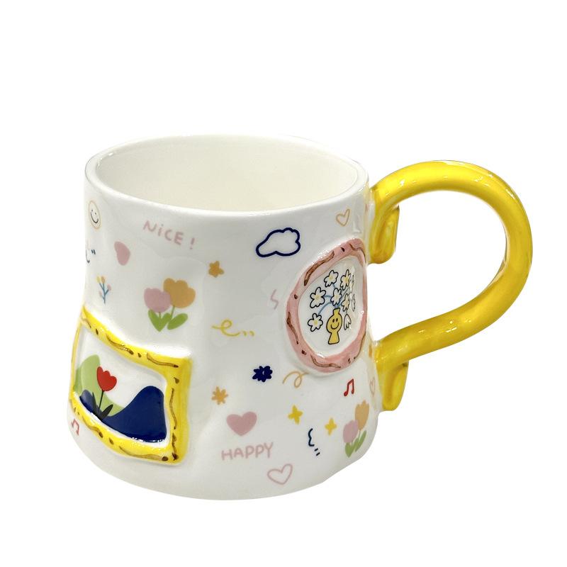 Tazza da caffè in ceramica a forma di cuore da cartone animato