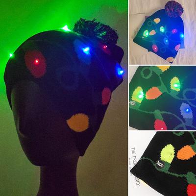 2019 LED Ziemassvētku cepure ar ponponu – Krāsaina adīta cepure pieaugušajiem un bērniem
