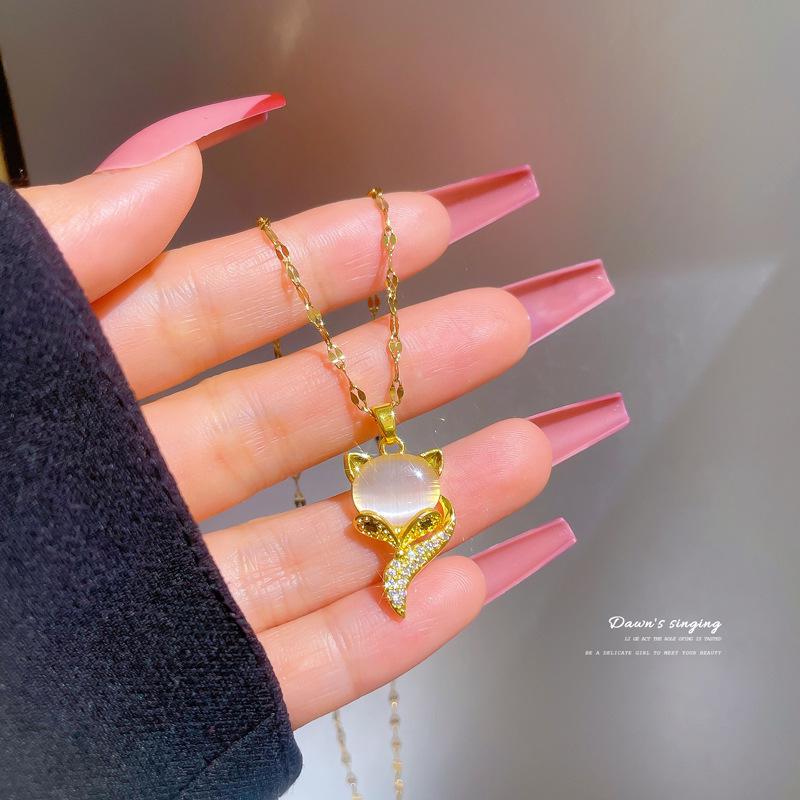 Personalized Titanium Steel Sparkling Necklace for Women – Lively Luck Pendant with Chic Design