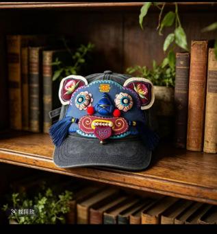 Musk S Son Has The Same Tiger Hat, Baseball Cap, And Sun Hat. тёмно-синий