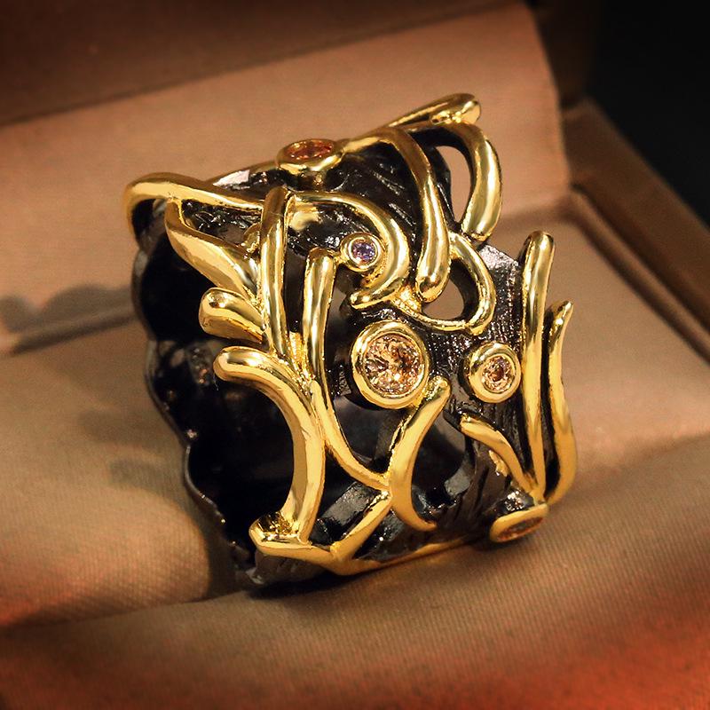 New Personality Superb Craft Ring Hollow Geometric Mosaic Couple Ring for Women Wedding Party Engagement Jewelry Ring Gift