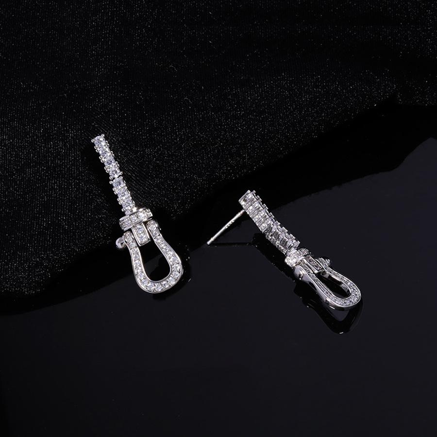 18k zircon horseshoe fringed stud earrings, high-end light luxury earrings, fashionable simple earrings, women's