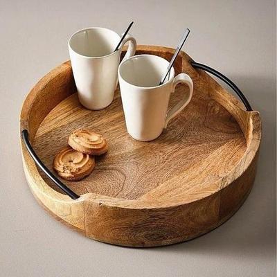 Mittelgroßes Rustikales Rundes Holzserviertablett Handgefertigtes Mangoholz mit Eisengriffen Dekorative Küchen-Esstisch-Tablett Braun