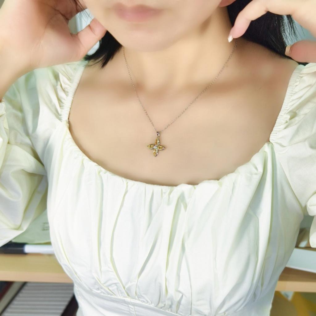 S925 Silver Four-leaf Clover Necklace, Natural Crystal Pendant, Clavicle Chain for Women