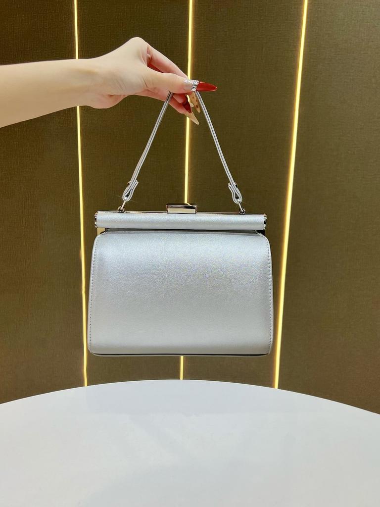 European Retro Handbag With Chain Lock For Daily Office And Casual Use