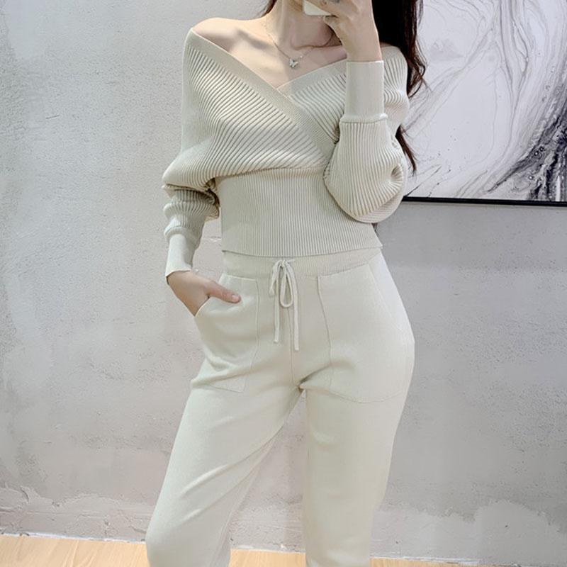 Spring and Autumn Women's Knitted Suit V-neck Sexy Strapless Short Temperament Sweater Pants Fashion Suit