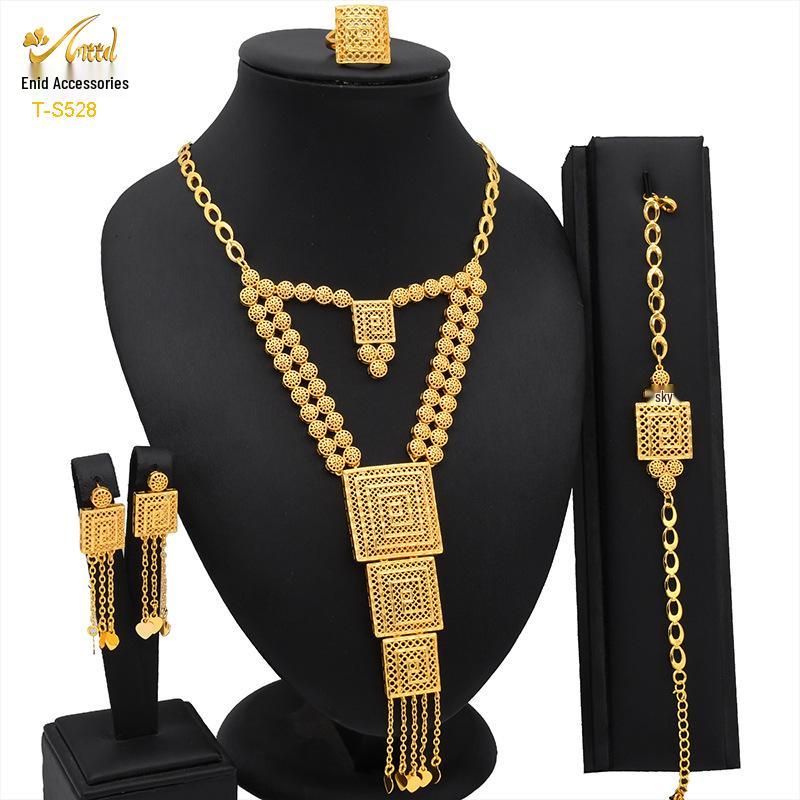 

Дубайский ювелирный набор из 24-каратного золота: Свадебное колье, браслет, серьги, кольцо - Коллекция «Арабская невеста»